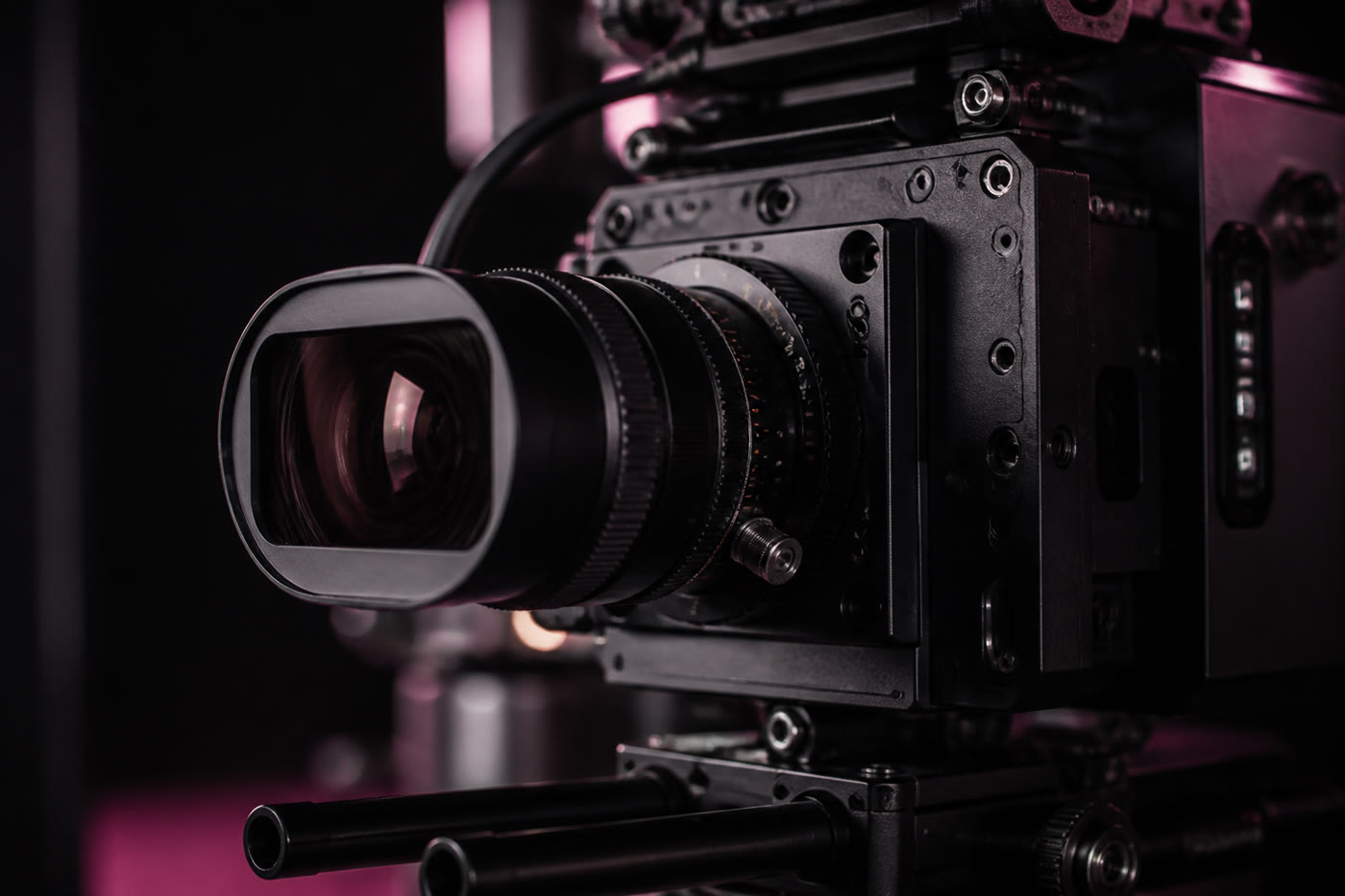 Anamorphic cinema lens